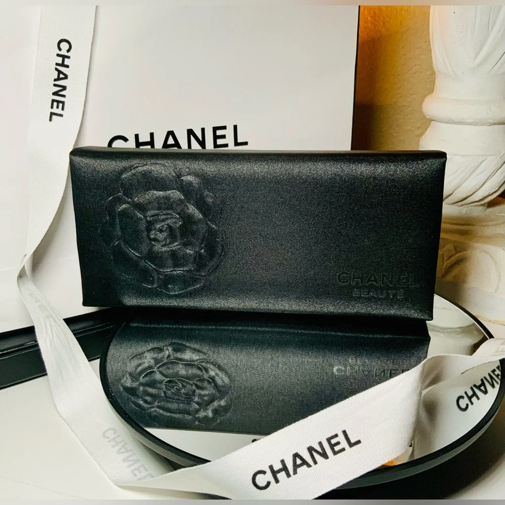 “Host Pick” VTG CHANEL COLLECTIBLE JEWELRY CASE